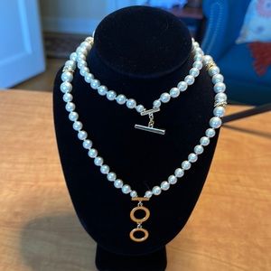 Anne Klein faux pearl/gold necklace